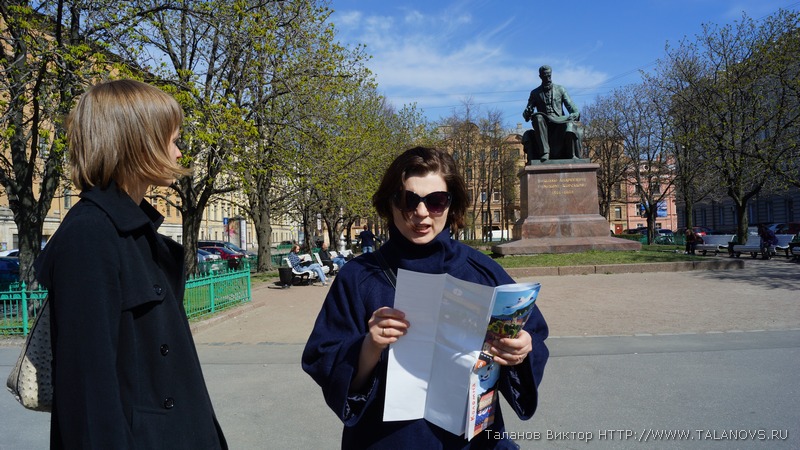 Около памятника Римскому-Корсакову.