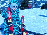 Алексейка со своими лыжами