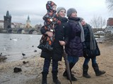 Дети и Влатава и Карлов Мост